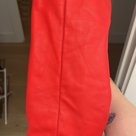 Bottega Veneta | The Medium Shoulder Pouch in Red Leather - Picture 10 of 11